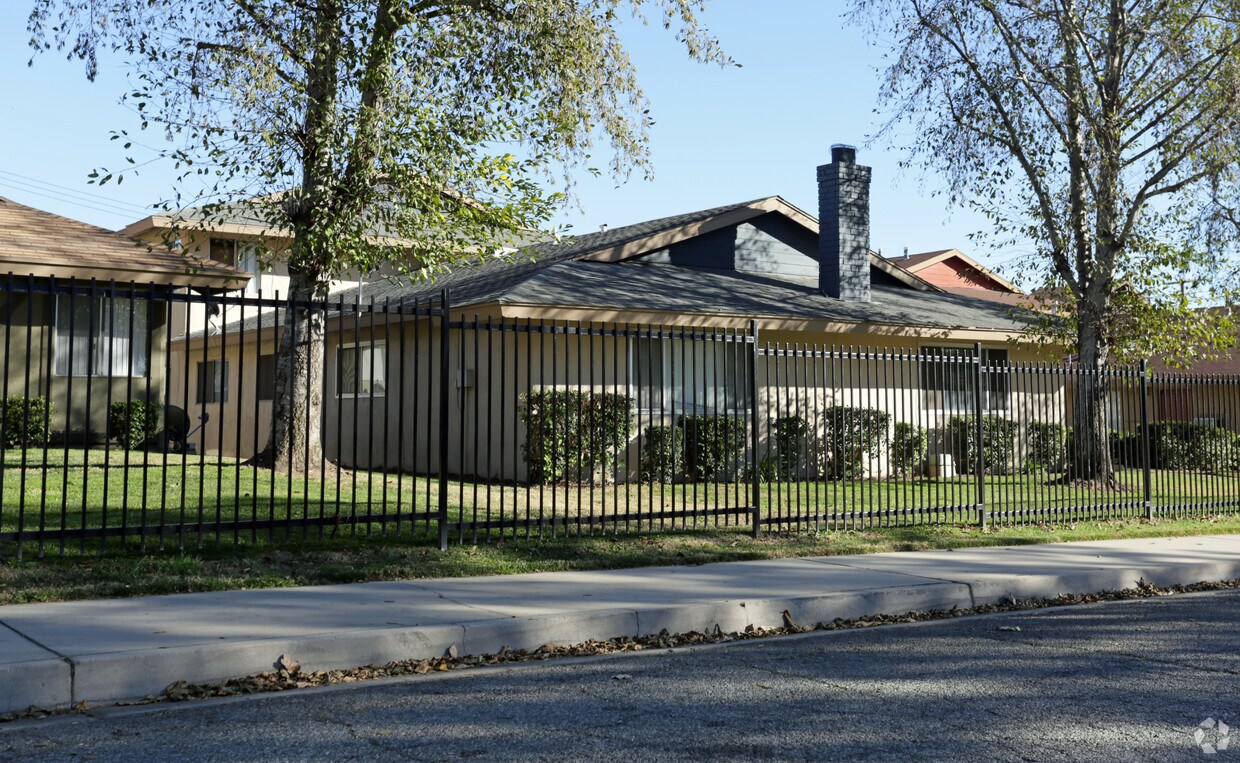Primary Photo - 2073 Guthrie St