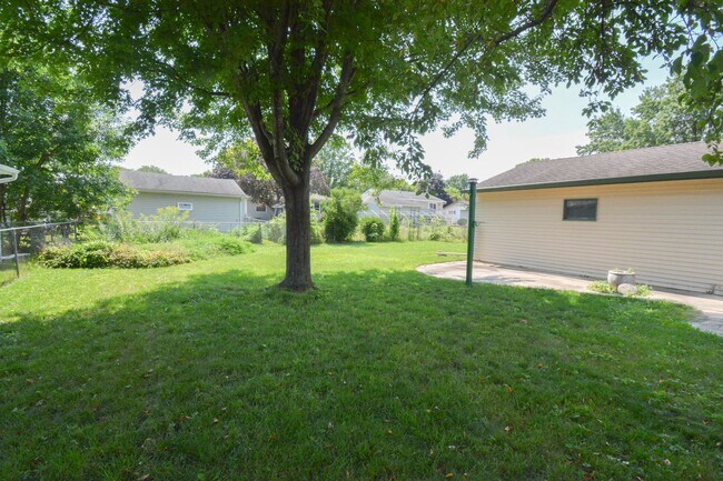 Building Photo - 4 Bed, 2 Bath Home for Rent – Great Locati...