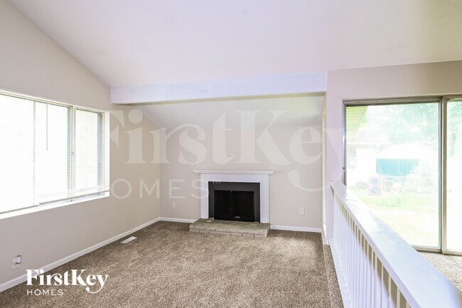 Foto del edificio - 3710 Woodman Dr