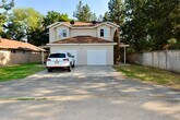 Foto principal - 3 bed 1.5 bath Duplex with fenced yard