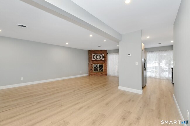 Building Photo - 28 Mill Hill Rd