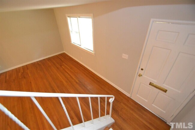 Building Photo - 1048 Nichols Dr