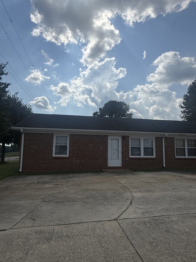 Building Photo - 101 Blair Ln