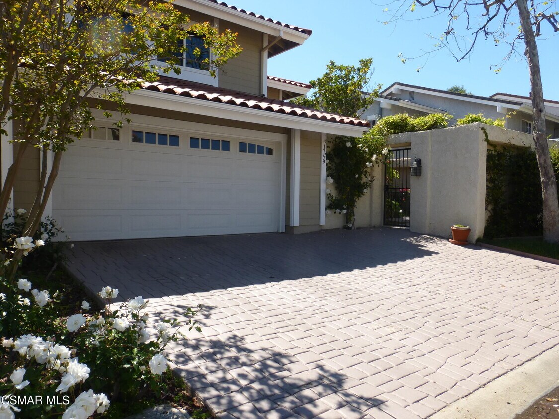 Primary Photo - 1749 Royal St George Dr