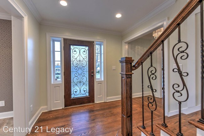 Building Photo - 5 br, 3.5 bath House - 1000 Tulip St
