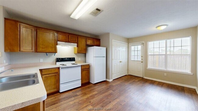 Foto del edificio - 1507 Hollow Hill Dr