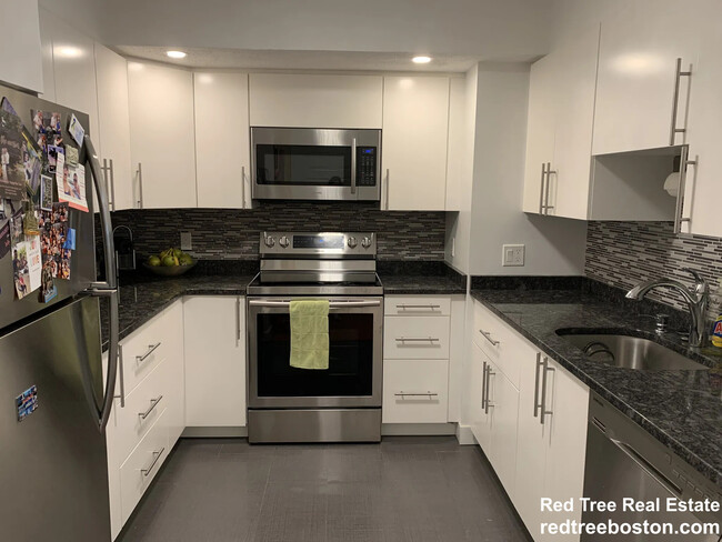 Foto del edificio - 1731 Beacon St