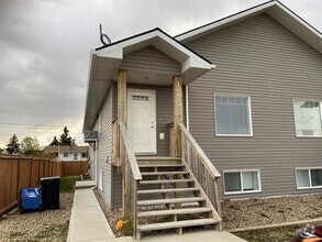 Building Photo - 10619-10108 108 Ave