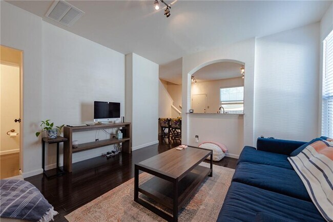 Foto del edificio - 14608B Walt Whitman Trl