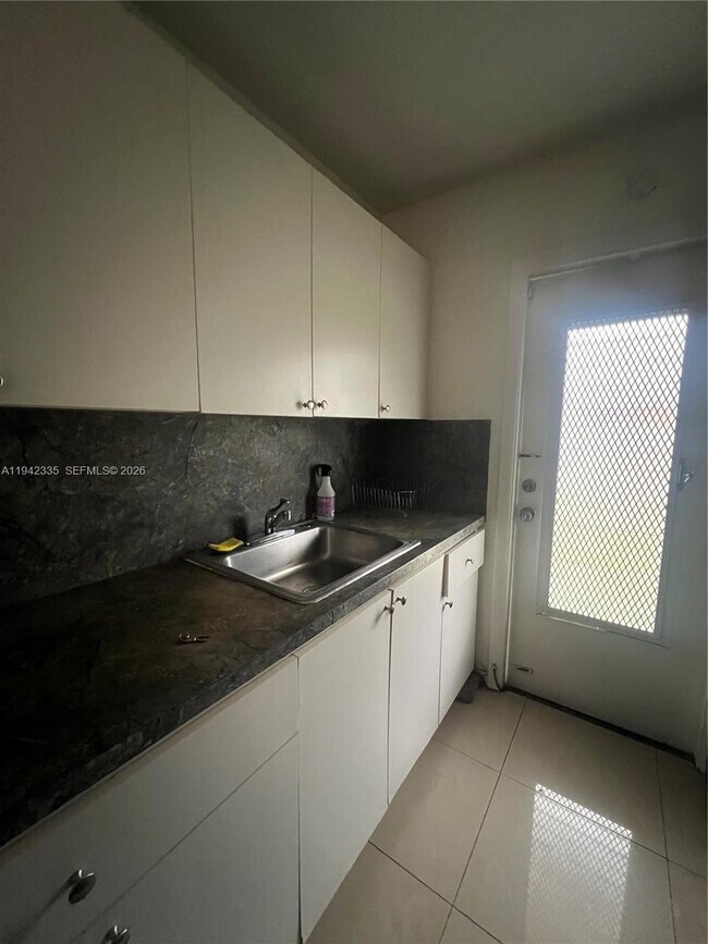 Foto del edificio - 16120 NE 19th Ct