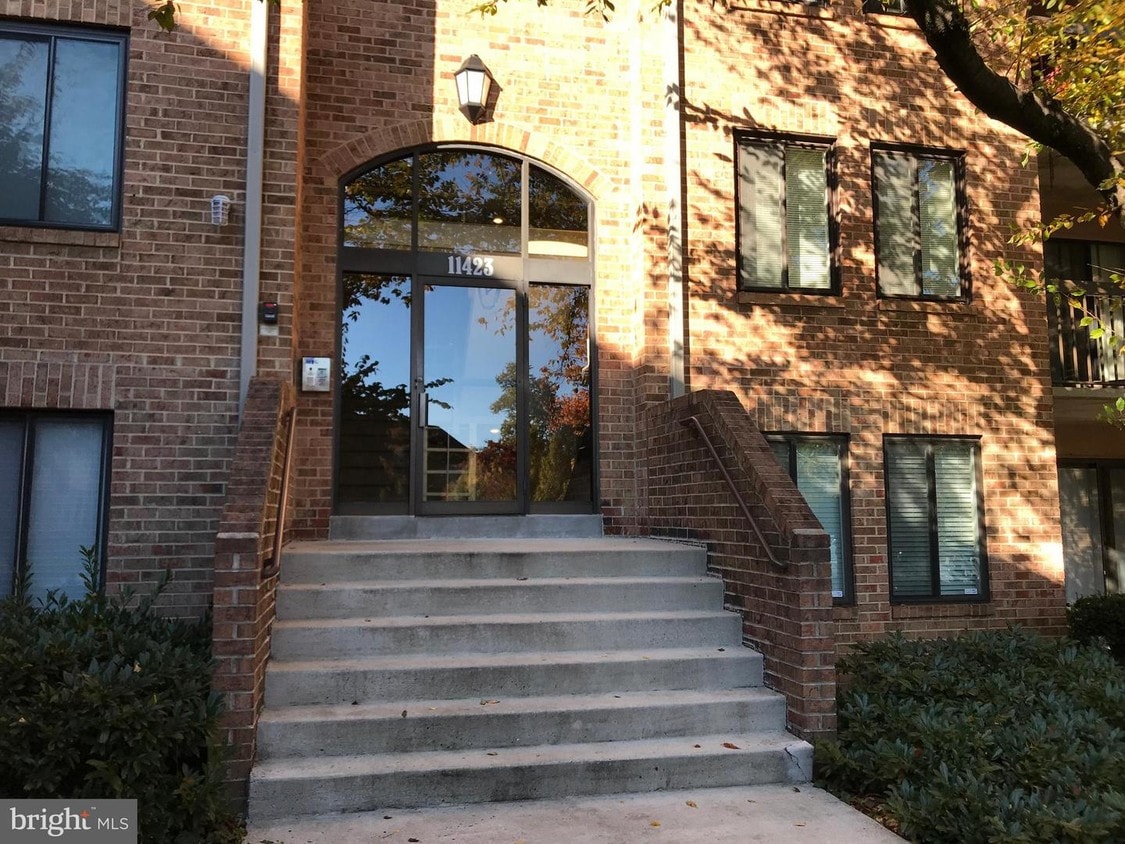 11423 Commonwealth Dr Unit 302, North Bethesda, MD 20852 Condo for