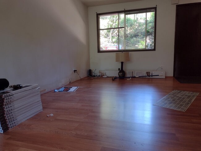 Building Photo - 1041 Vine Ave
