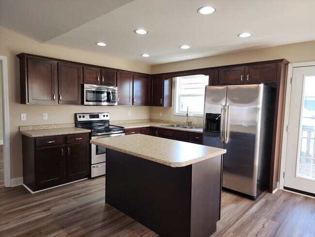 Building Photo - 1606 Bobby Nichols Dr