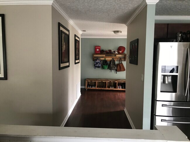 Foyer - 122 Gum St
