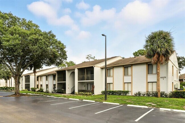 Foto del edificio - 8201 Sun Spring Cir