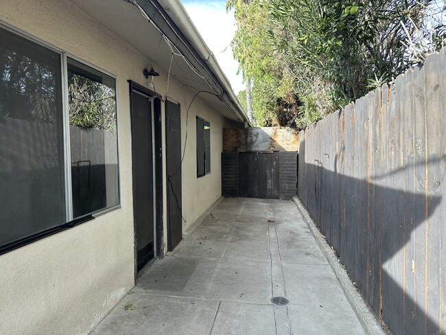 Building Photo - 1145 Olive Tree Ln