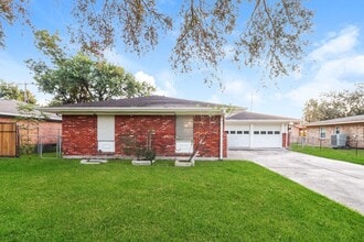 Building Photo - 517 N Linden Dr