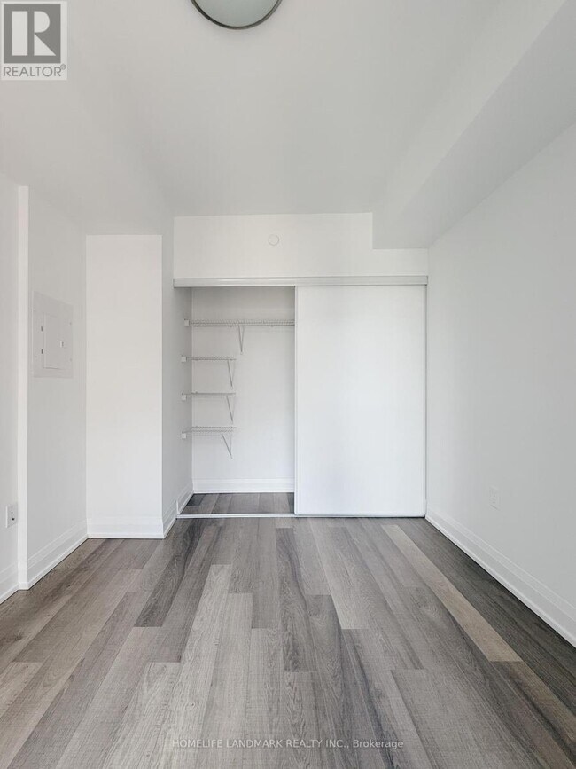 Photo du bâtiment - 77 Mutual St