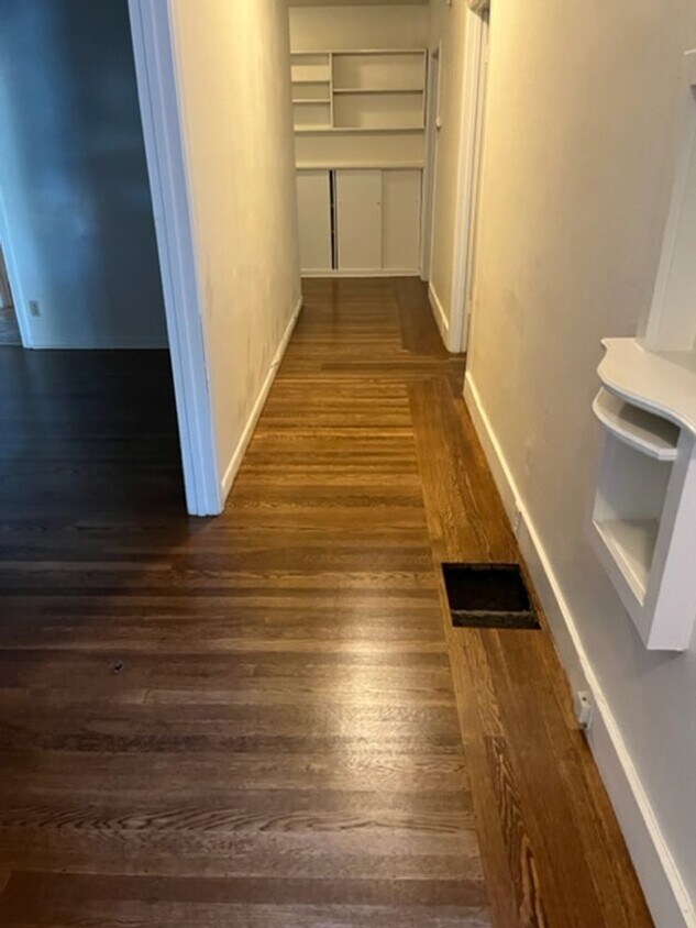 Foto del edificio - Location Location right across from campus!