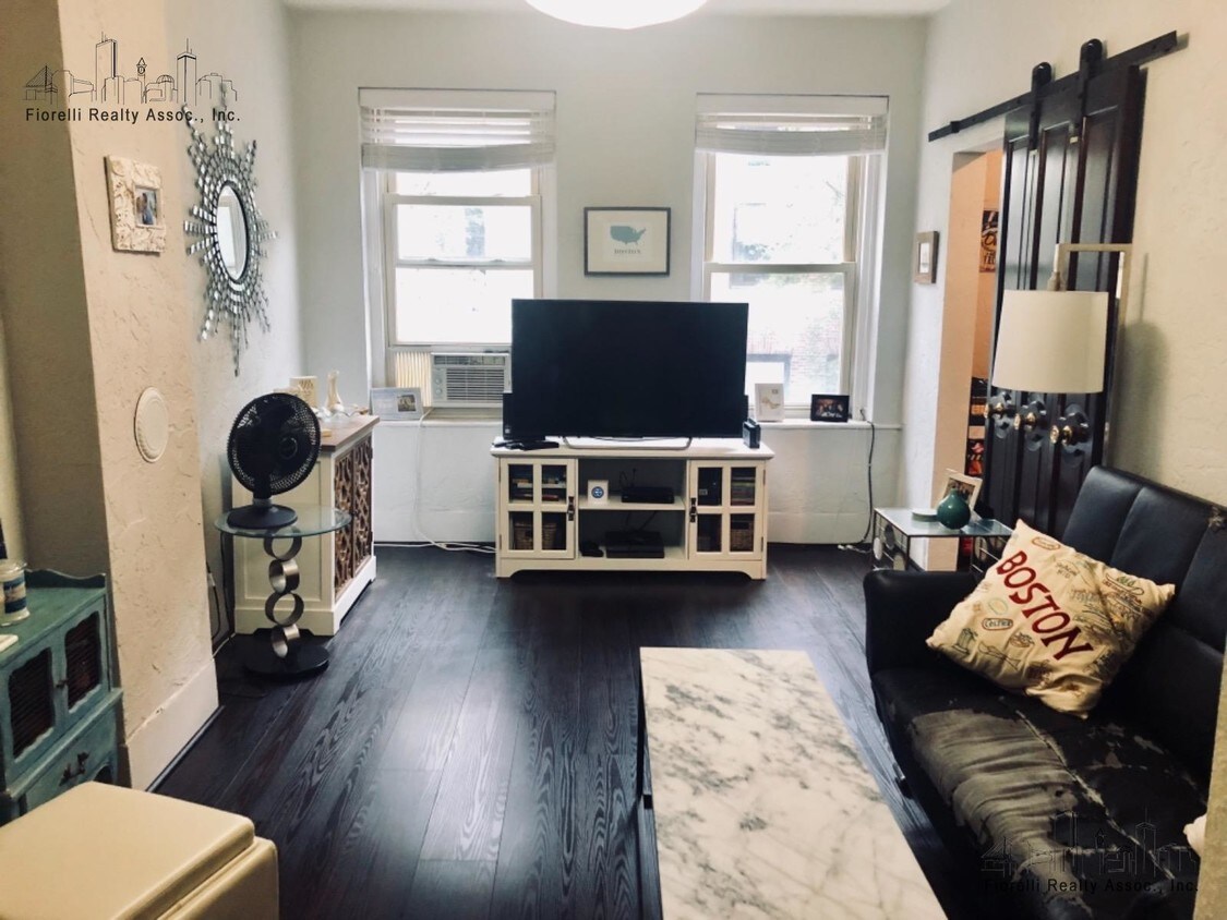 Foto principal - 17 Tileston St