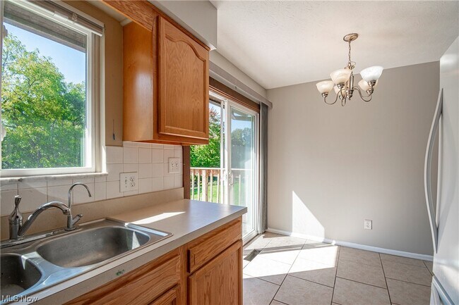 Foto del edificio - 2382 Massillon Rd