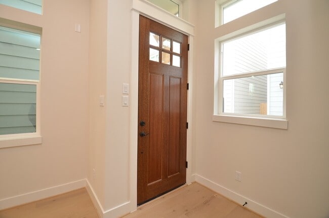 Foto del edificio - 9309 Montridge Dr
