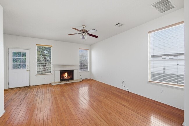 Foto del edificio - North Austin Three Bedroom Home