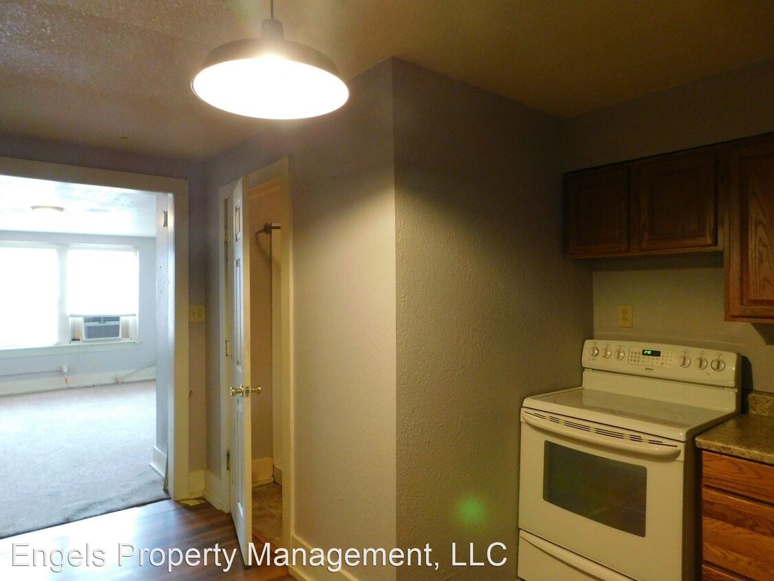 Primary Photo - 110 W Pine Ave