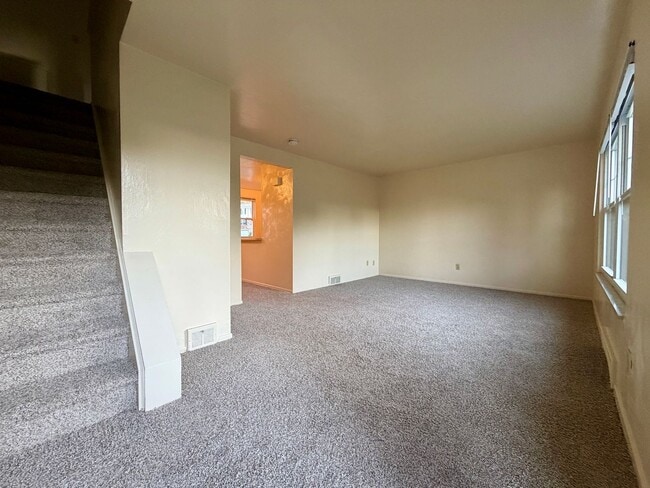 Building Photo - Must-See Two Bedroom Townhouse in Plum! Up...