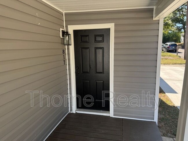Building Photo - 817 Belleview Ave