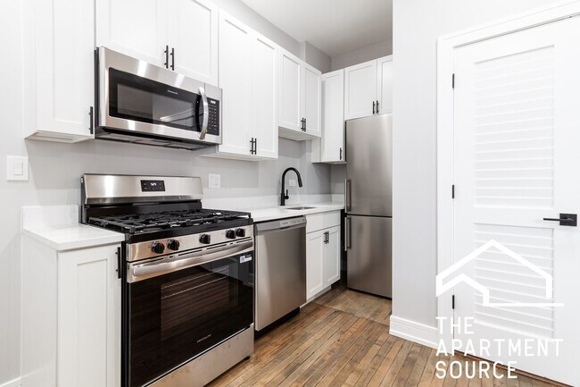 Building Photo - 3840 N Wilton Ave