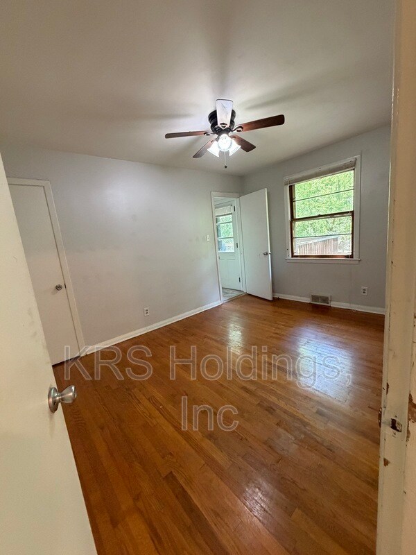 Building Photo - 8 Parkwood Ave