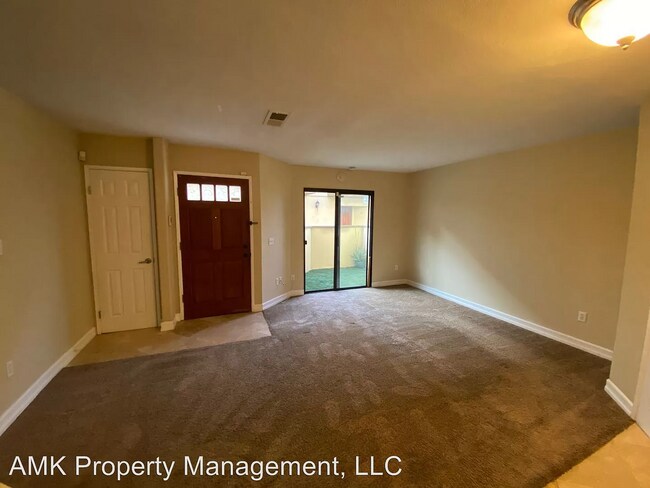 Building Photo - Upgraded Townhouse w/ Attached Garage