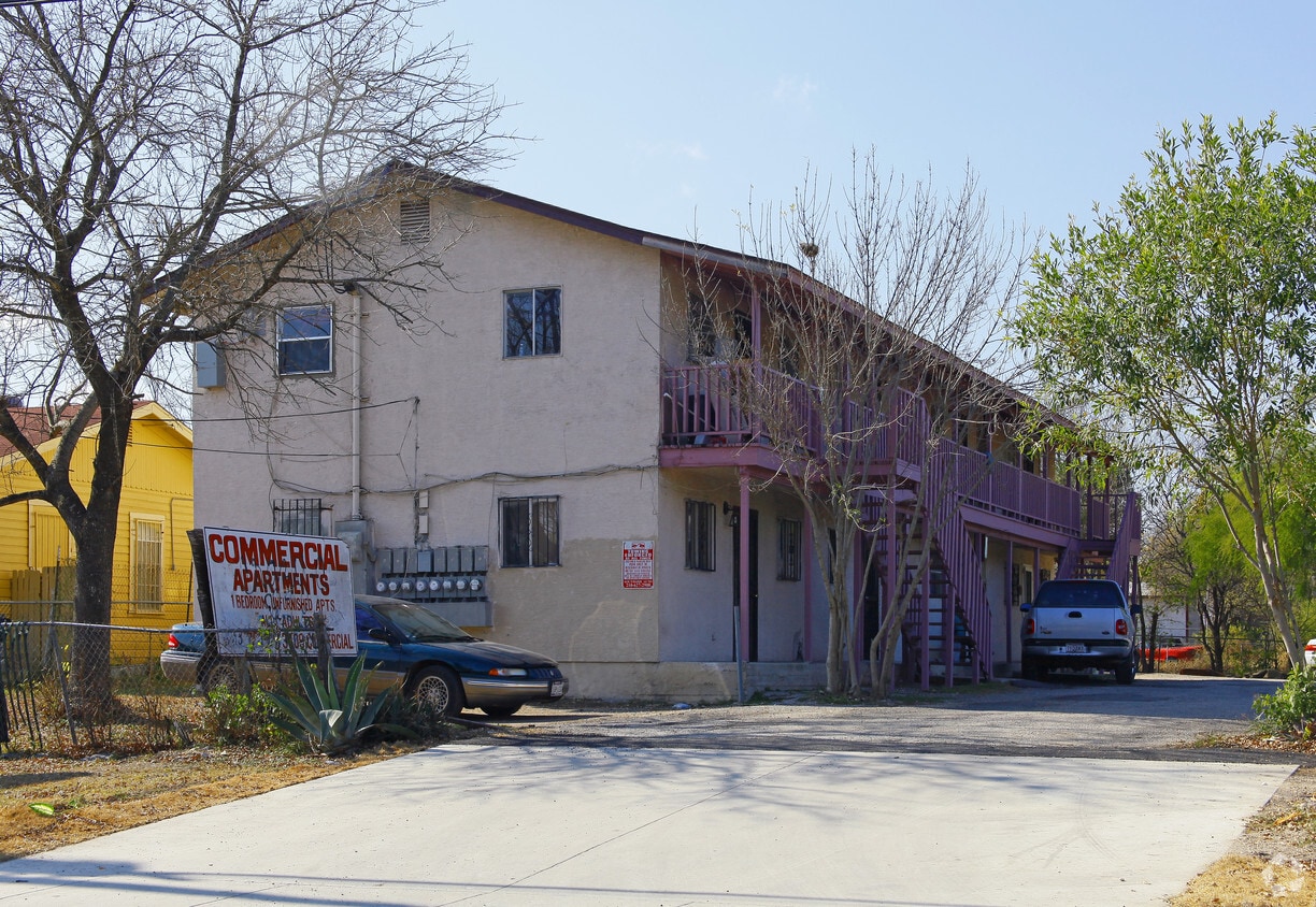 Primary Photo - 3409 Commercial Ave