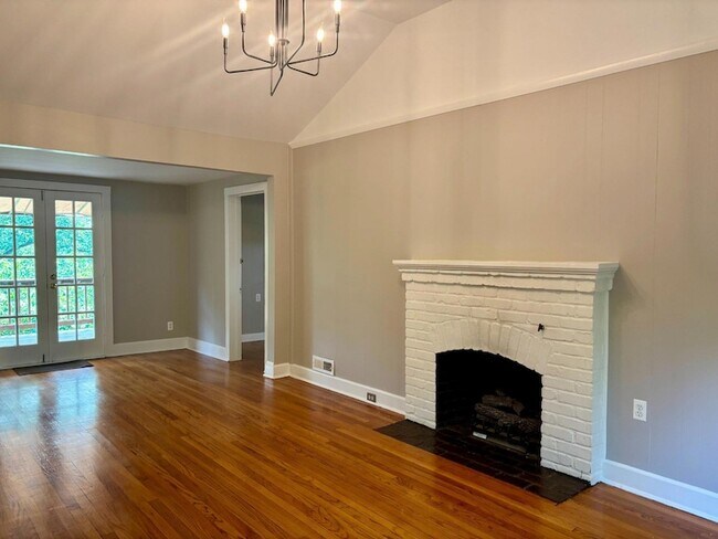 Foto del edificio - 155 Ridgeway Cir