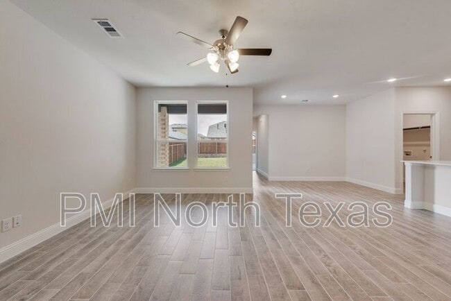 Building Photo - 717 Amenduni Ln