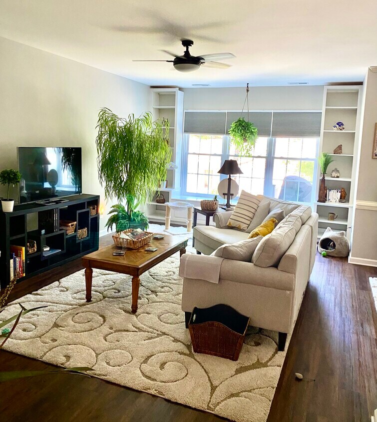 Foto principal - 4556 Beacon Hill Dr
