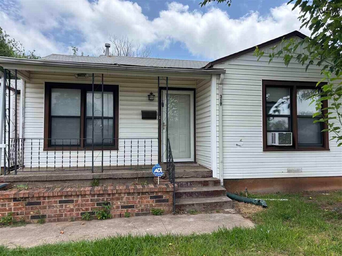 Primary Photo - 319 Rockwood Dr