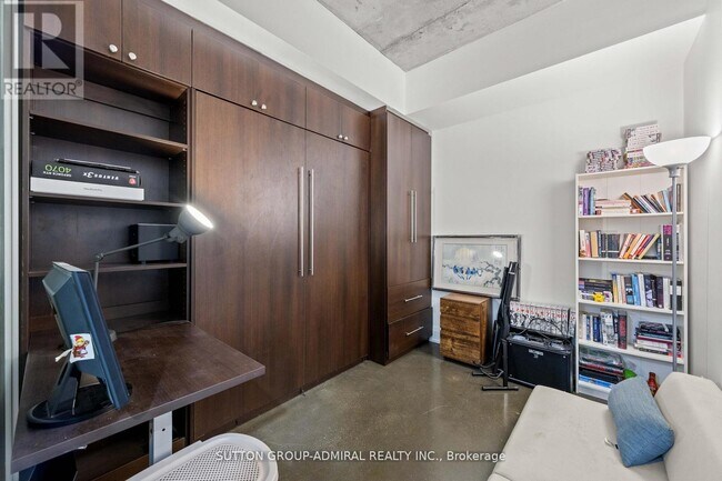 Building Photo - 20 Stewart St