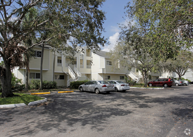 Foto del edificio - Summer Lake Condominiums