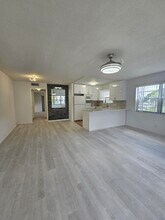 Building Photo - 105 Windsor E