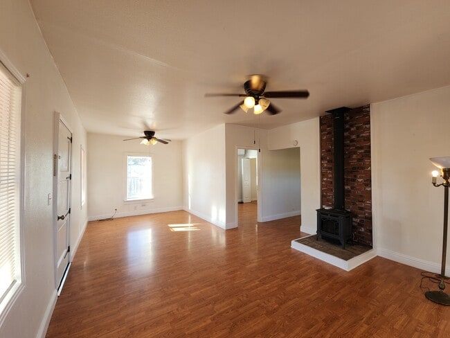 Building Photo - 9411 Windmill St