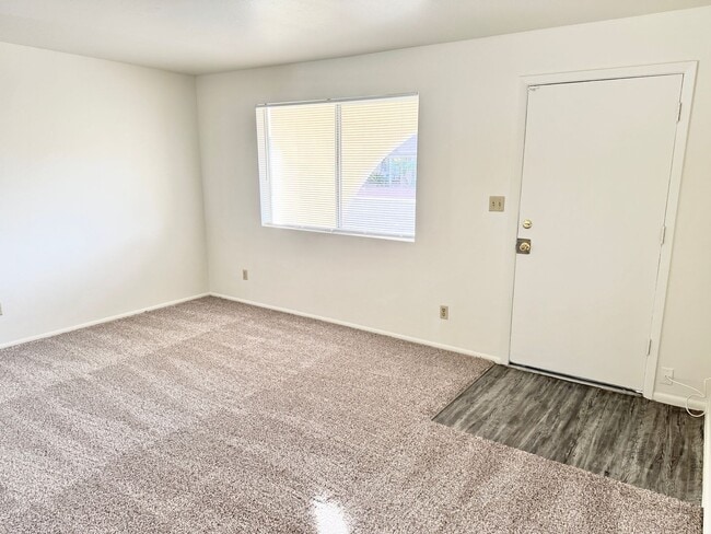 Building Photo - Stunning 4 Bedroom 2 Bath Single Level Home in Glendale! NO HOA