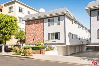 Building Photo - 2242 S Bentley Ave