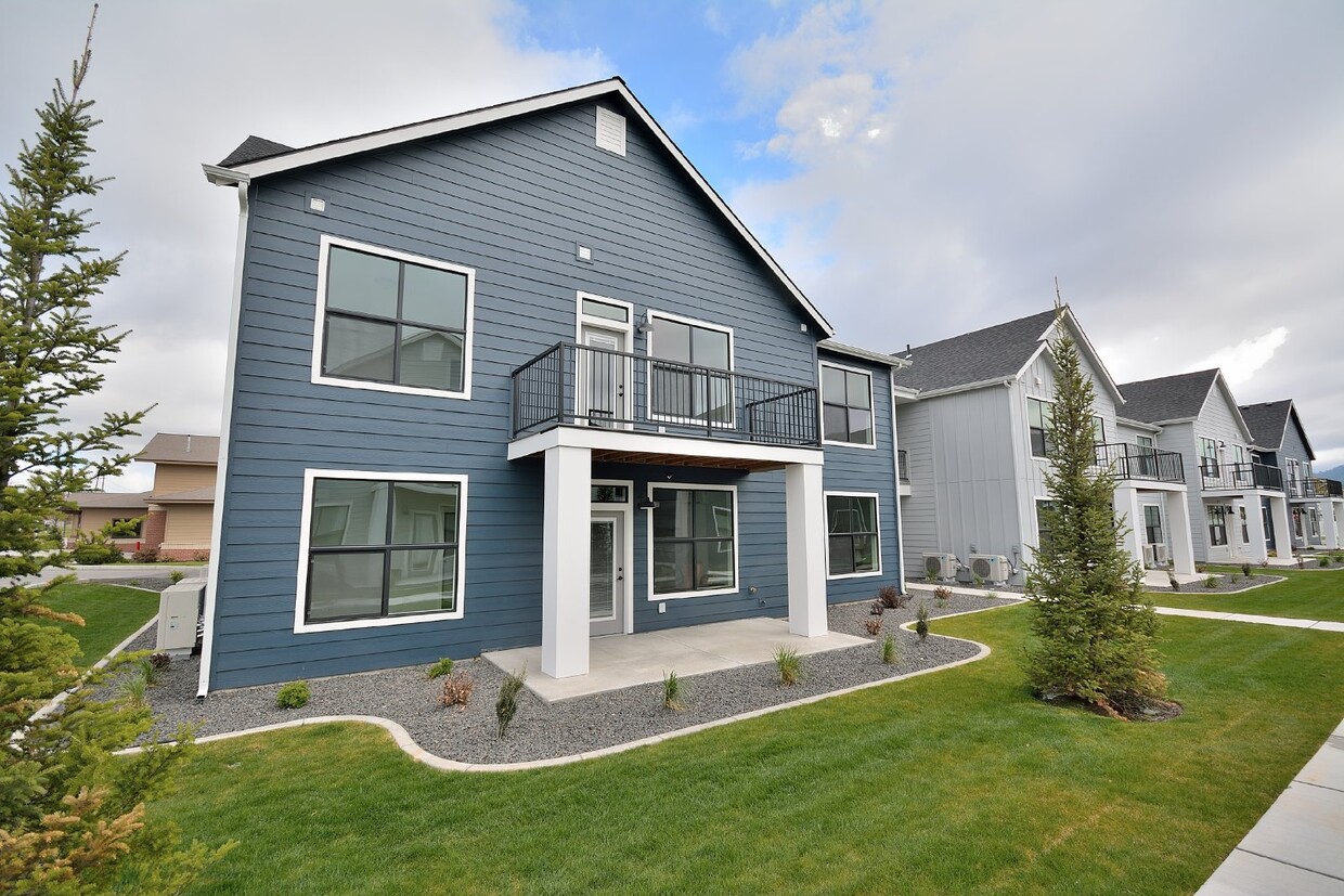 Foto principal - Stunning Brand New 3 Bedroom Townhome in C...