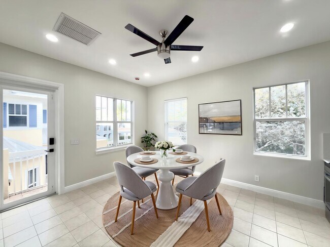 Building Photo - 200 W Bay Cedar Cir