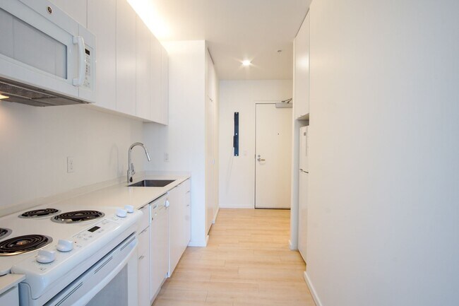 Foto del edificio - Buckman 2nd Floor Urban 1 Bdr with D/W & Washer/Dryer!