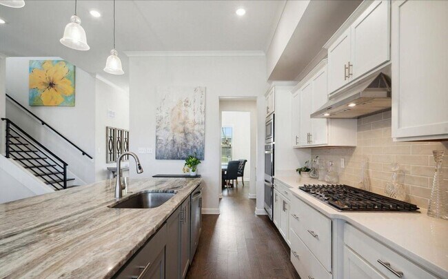 Building Photo - 411 Ruskin Lp