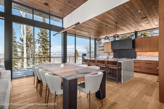 Foto del edificio - 99 Forest Ln