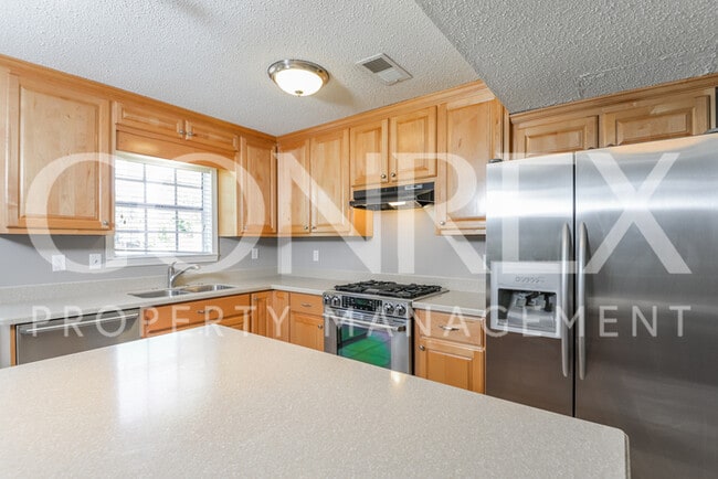 Building Photo - Impeccable Home!